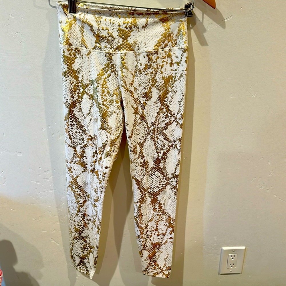 Gold and white leggings. Sz 6
